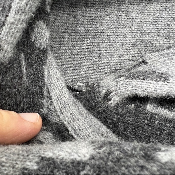 Chiaramente Women's Abstract Buttondown Italian Wool-Blend Grey Cardigan Sweater - Picture 4 of 12